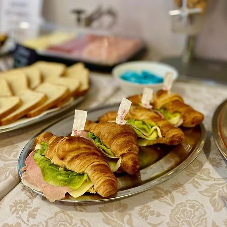 Hotel Byron Solo Per Giovani 리치오네 외부 사진