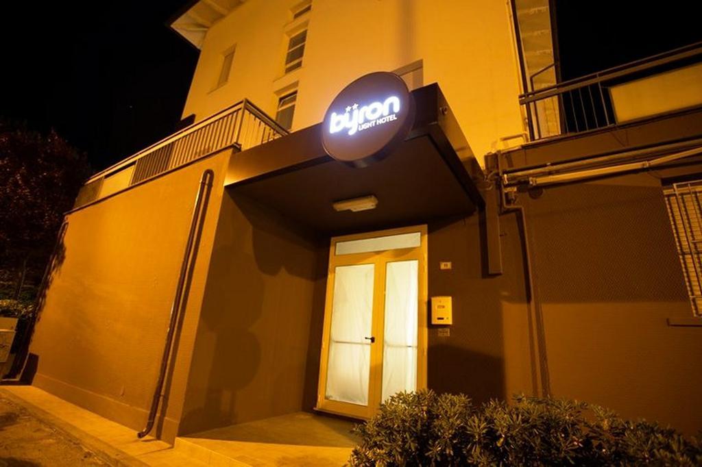 Hotel Byron Solo Per Giovani 리치오네 외부 사진