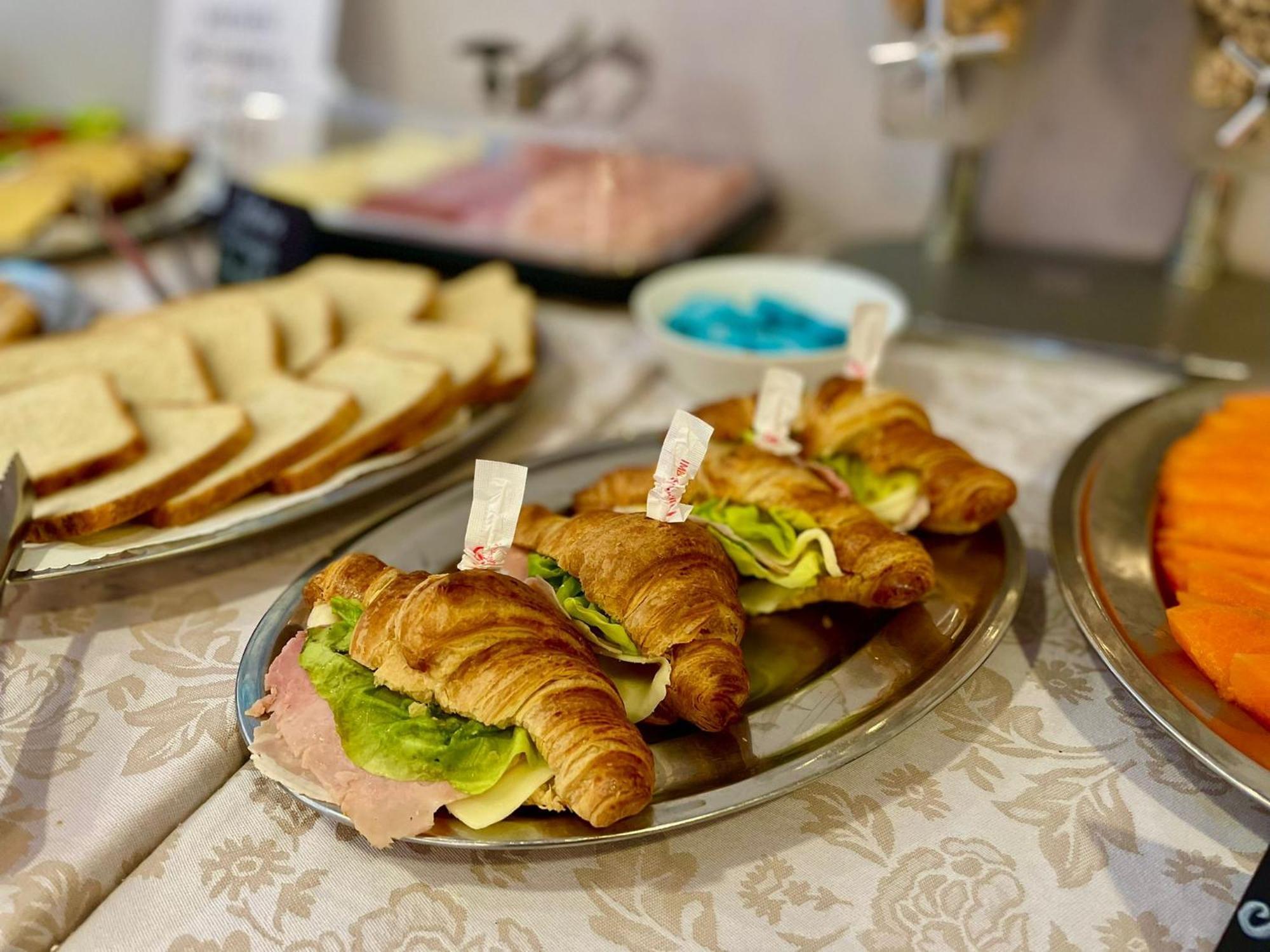 Hotel Byron Solo Per Giovani 리치오네 외부 사진