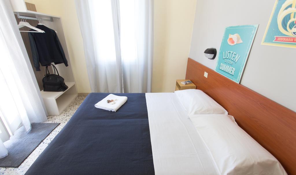 Hotel Byron Solo Per Giovani 리치오네 객실 사진